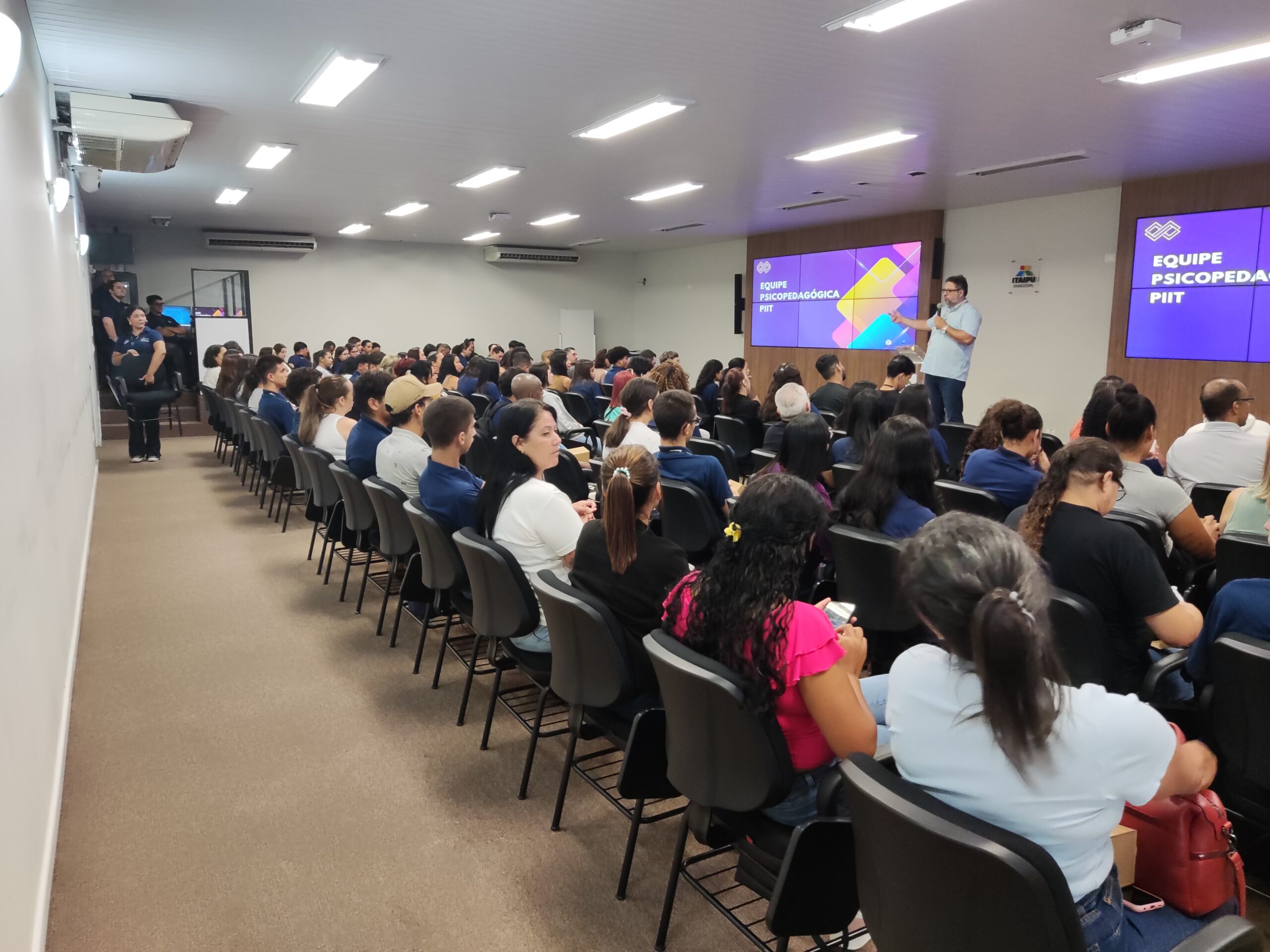 Encontro com responsáveis aproxima famílias e equipe no PIIT
